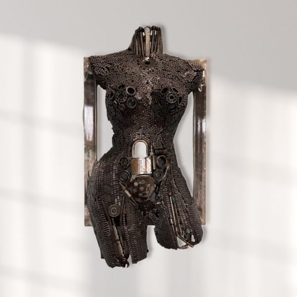 Cleopatra Metal Sculpture Wall Art: Handcrafted Sculpture .
