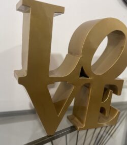 Golden -Love- Metal statue - Image 2