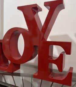 Red-Love- Metal statue - Image 4