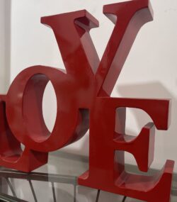 Red-Love- Metal statue - Image 3