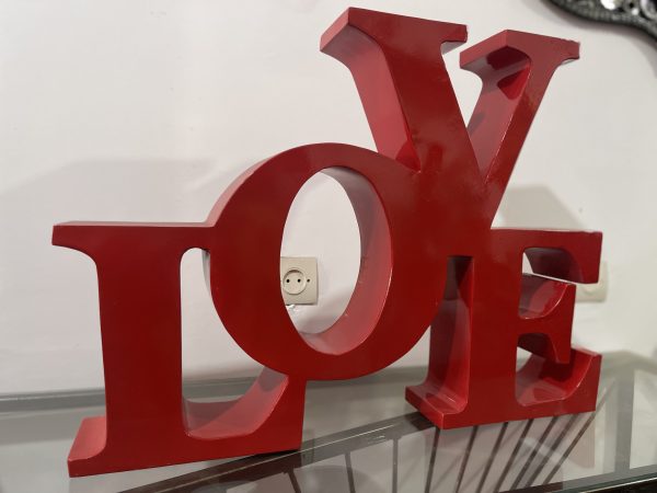 Red-Love- Metal statue - Image 2