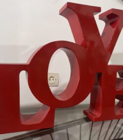 Red-Love- Metal statue - Image 2