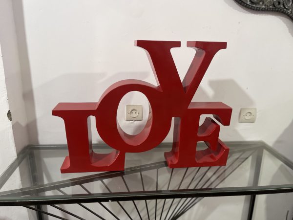 Red-Love- Metal statue