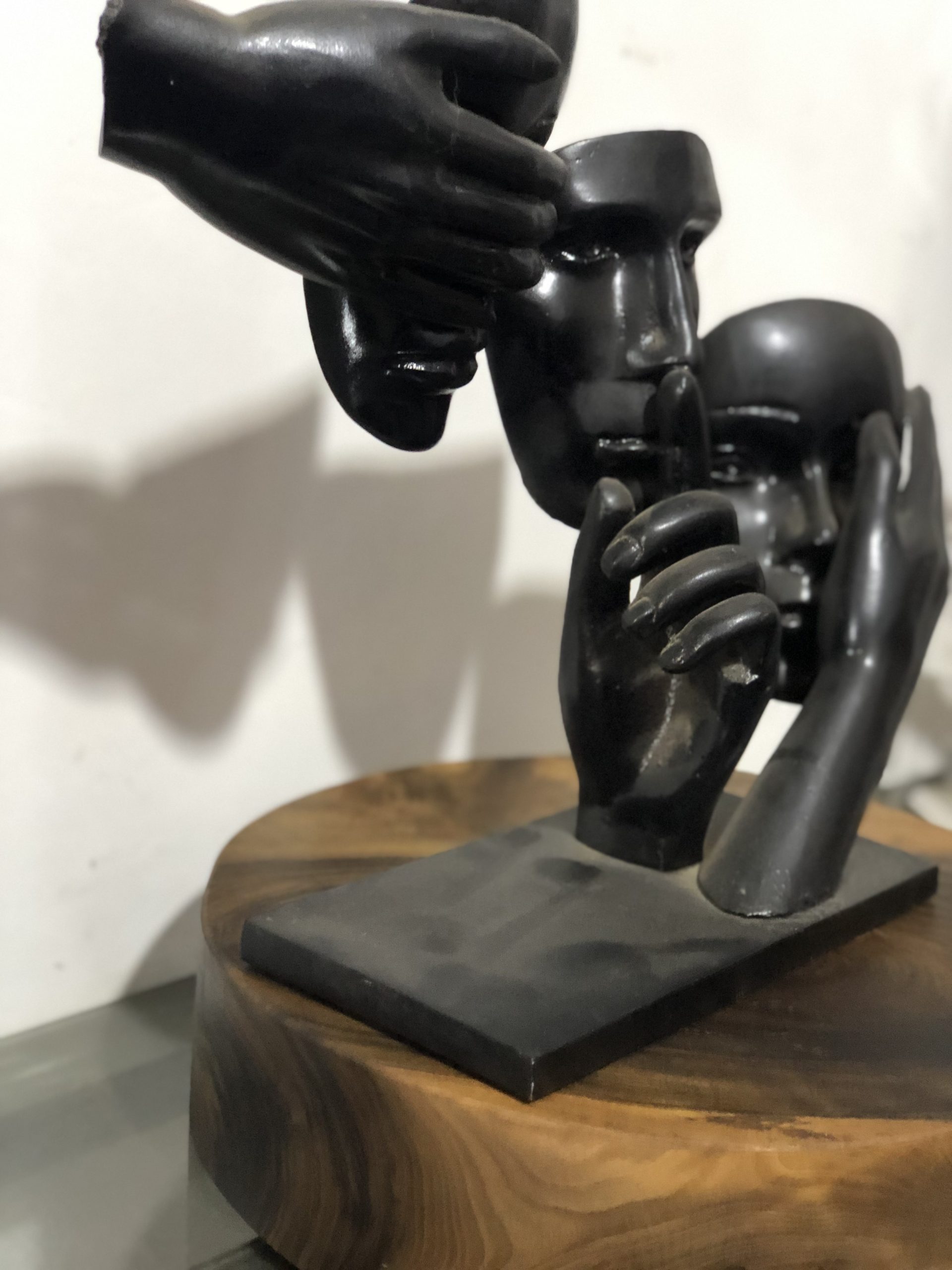 Face with Finger to Lips Statue | Silent Reflection - Image 4