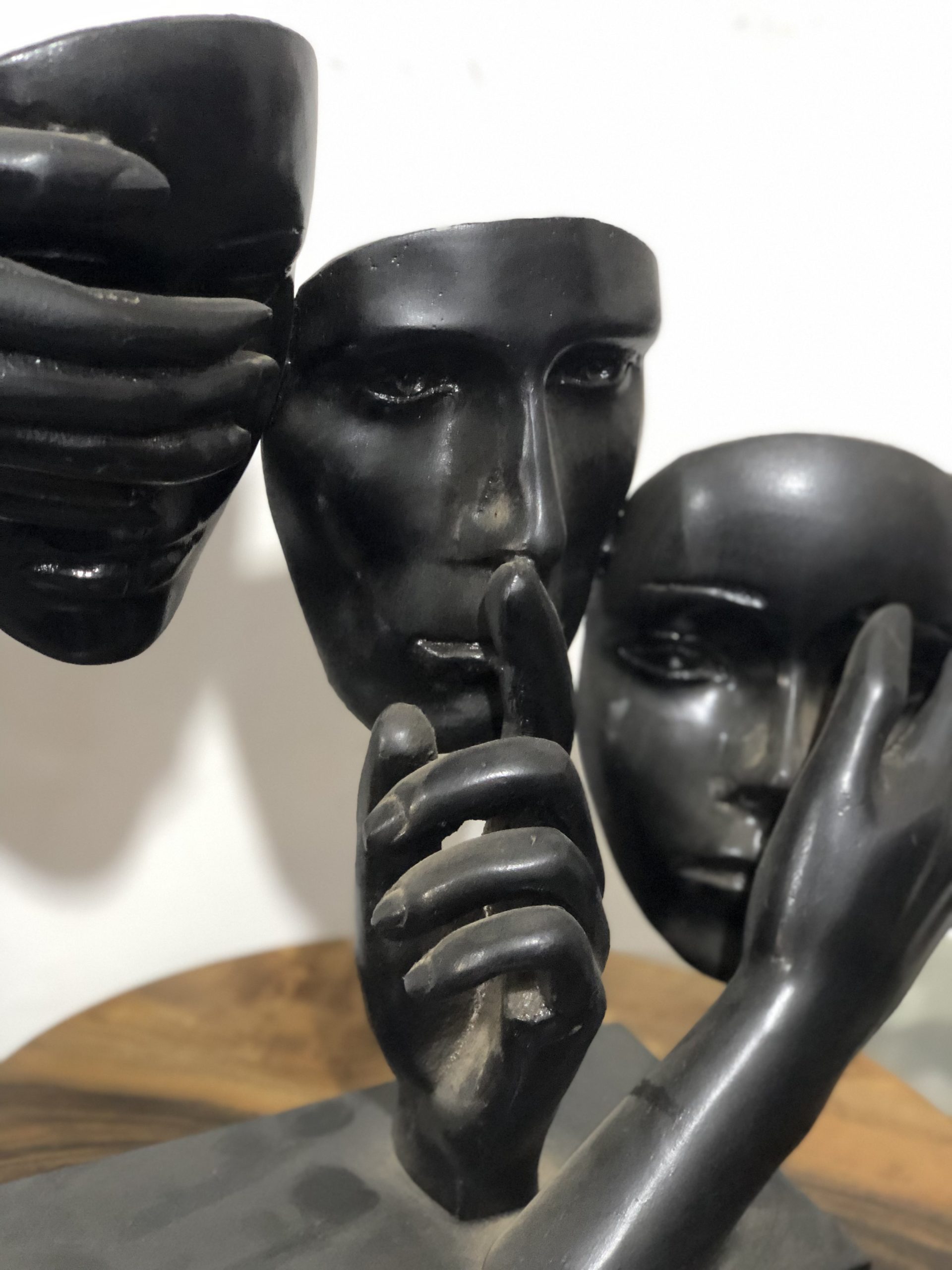 Face with Finger to Lips Statue | Silent Reflection - Image 3