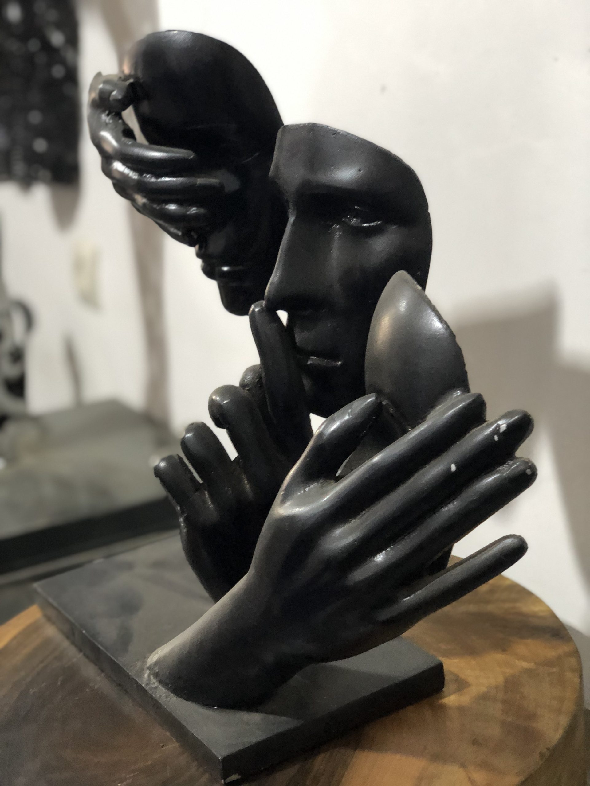 Face with Finger to Lips Statue | Silent Reflection - Image 2