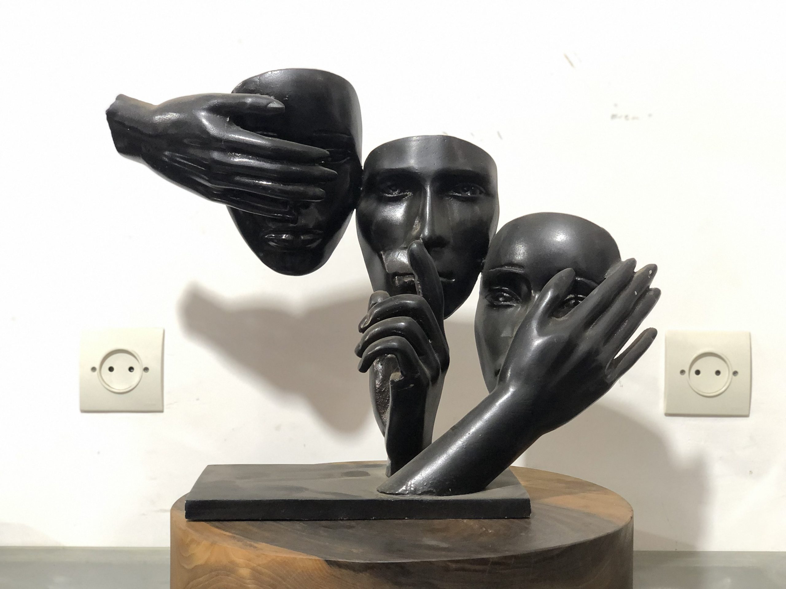 Face with Finger to Lips Statue | Silent Reflection - Image 6