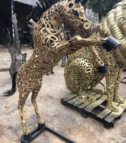 Golden small standing metal scrap horse - Image 2