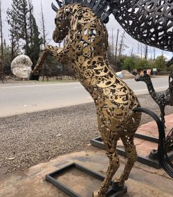 Golden small standing metal scrap horse - Image 4