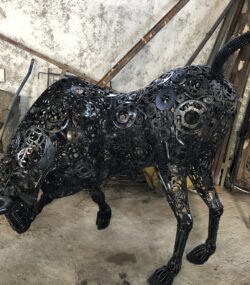 BLACK RECYCLED LAMBORGHINI BULL STATUE - Image 10