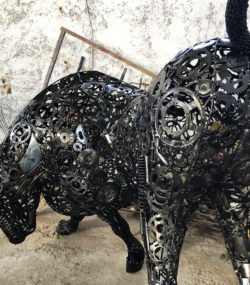 BLACK RECYCLED LAMBORGHINI BULL STATUE - Image 9